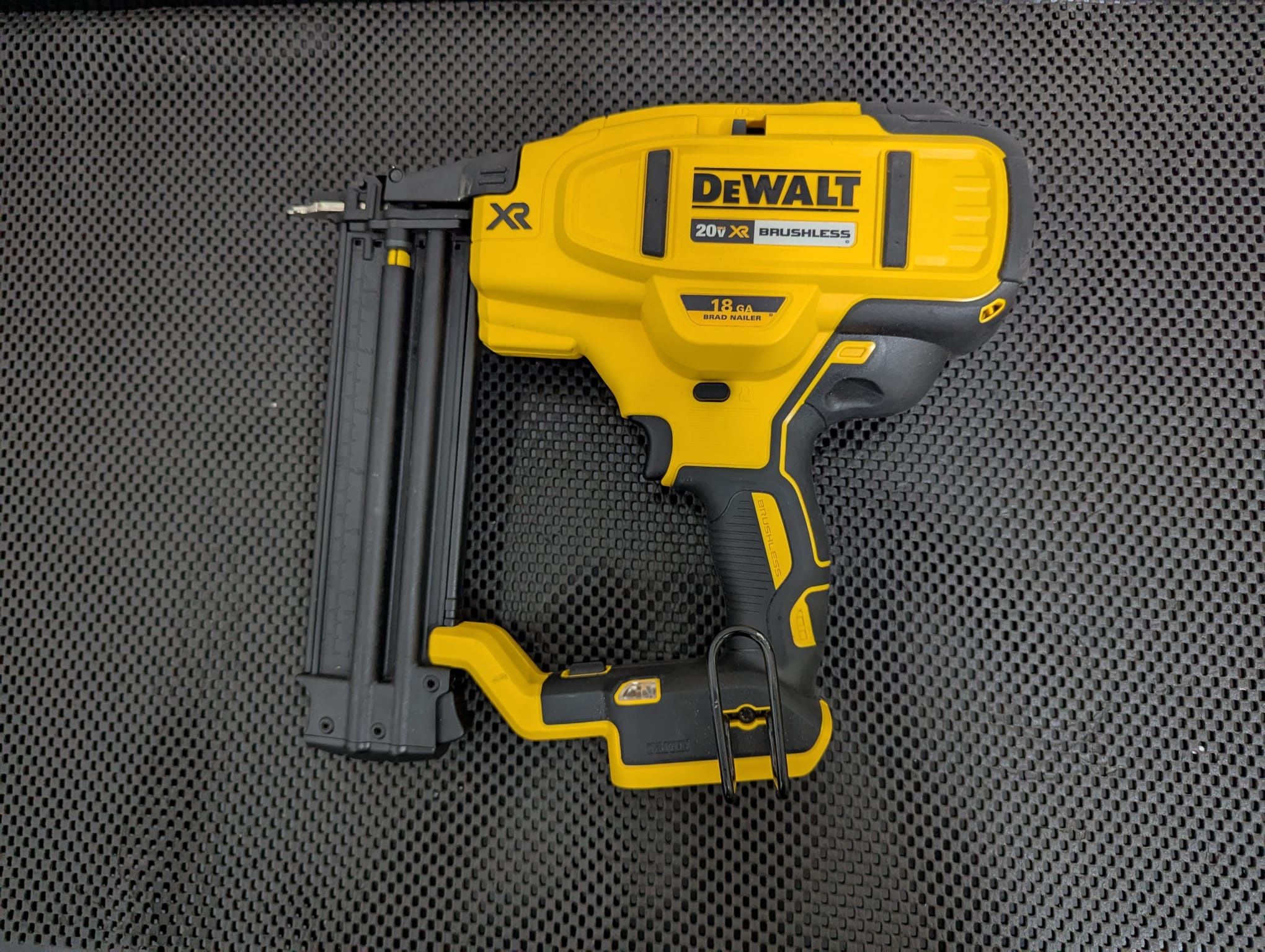 DEWALT 20V MAX XR Lithium-Ion Electric Cordless 18-Gauge Brad Nailer (Tool Only)