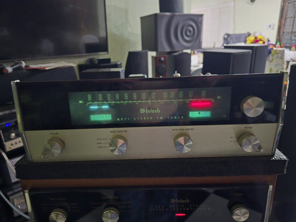 McIntosh MR71 FM tube Tuner it have been in the care of one owner and come with their original paperwork. One Owner Will Test Before You Buy 