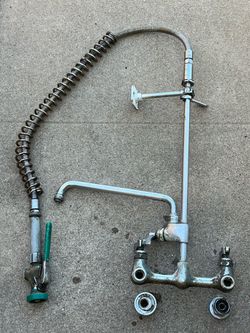 Commercial Pre-Rinse Faucet with Spray Hose