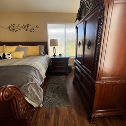 Elegant Sleigh California King Bedroom Set