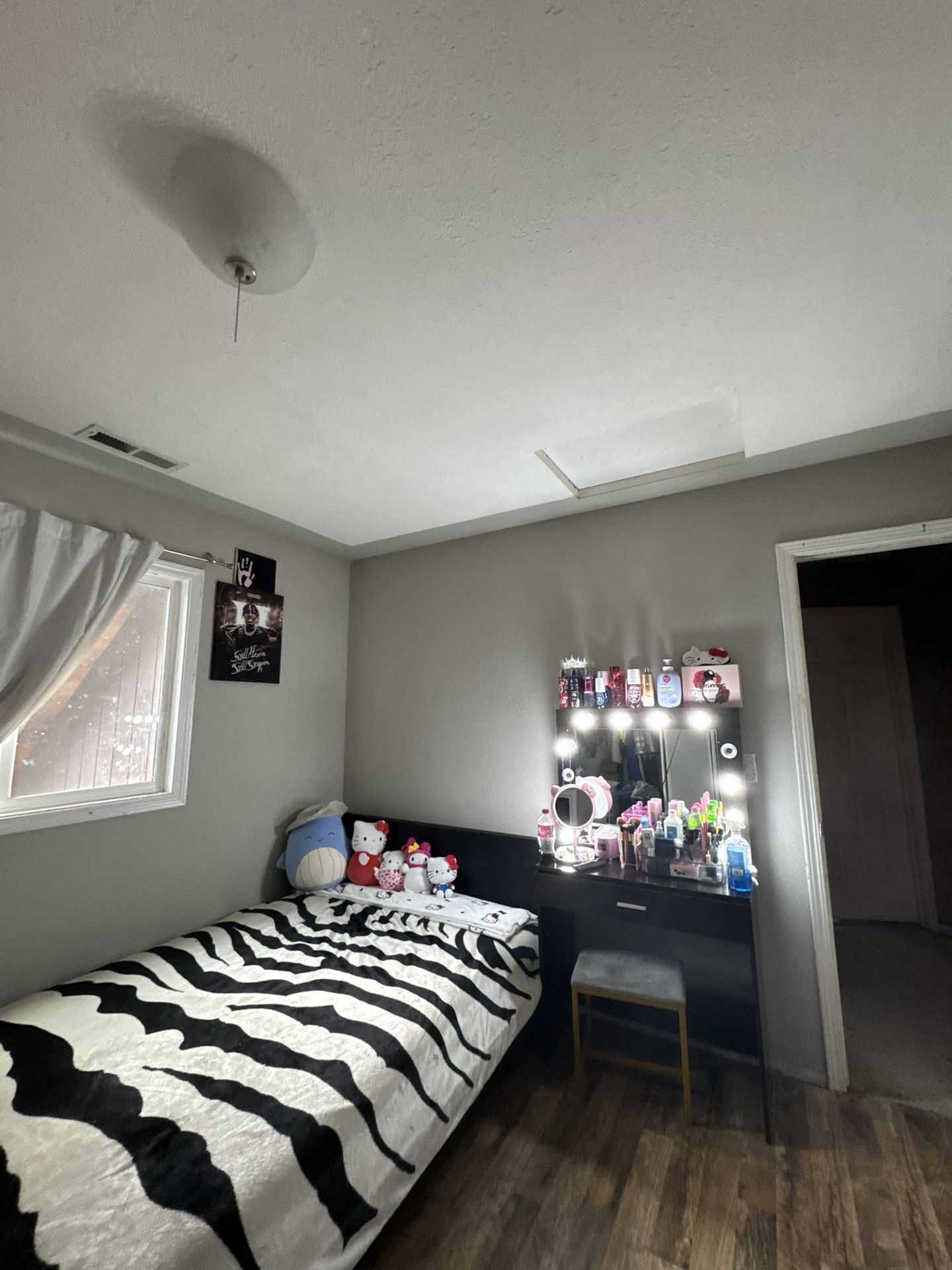 vanity and bed frame for sell 