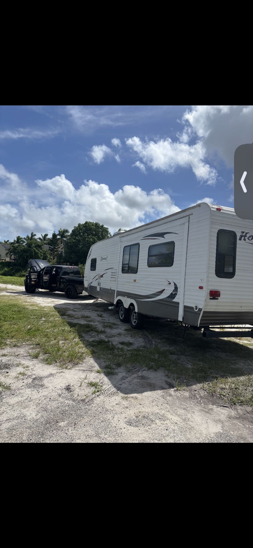 2009 Keystone Hornet 32ft Pull Behind W/ 4300 Watt Generator