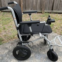 BRAND NEW ELECTRIC WHEELCHAIR NEVER USED HOLDS UP TO 375 LBS FOLDABLE 