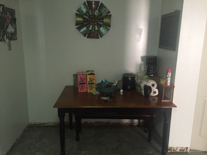 Kitchen Table and Wall Decor