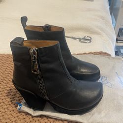 John Fluevog “Tinder” ankle boot, women’s size 8.0