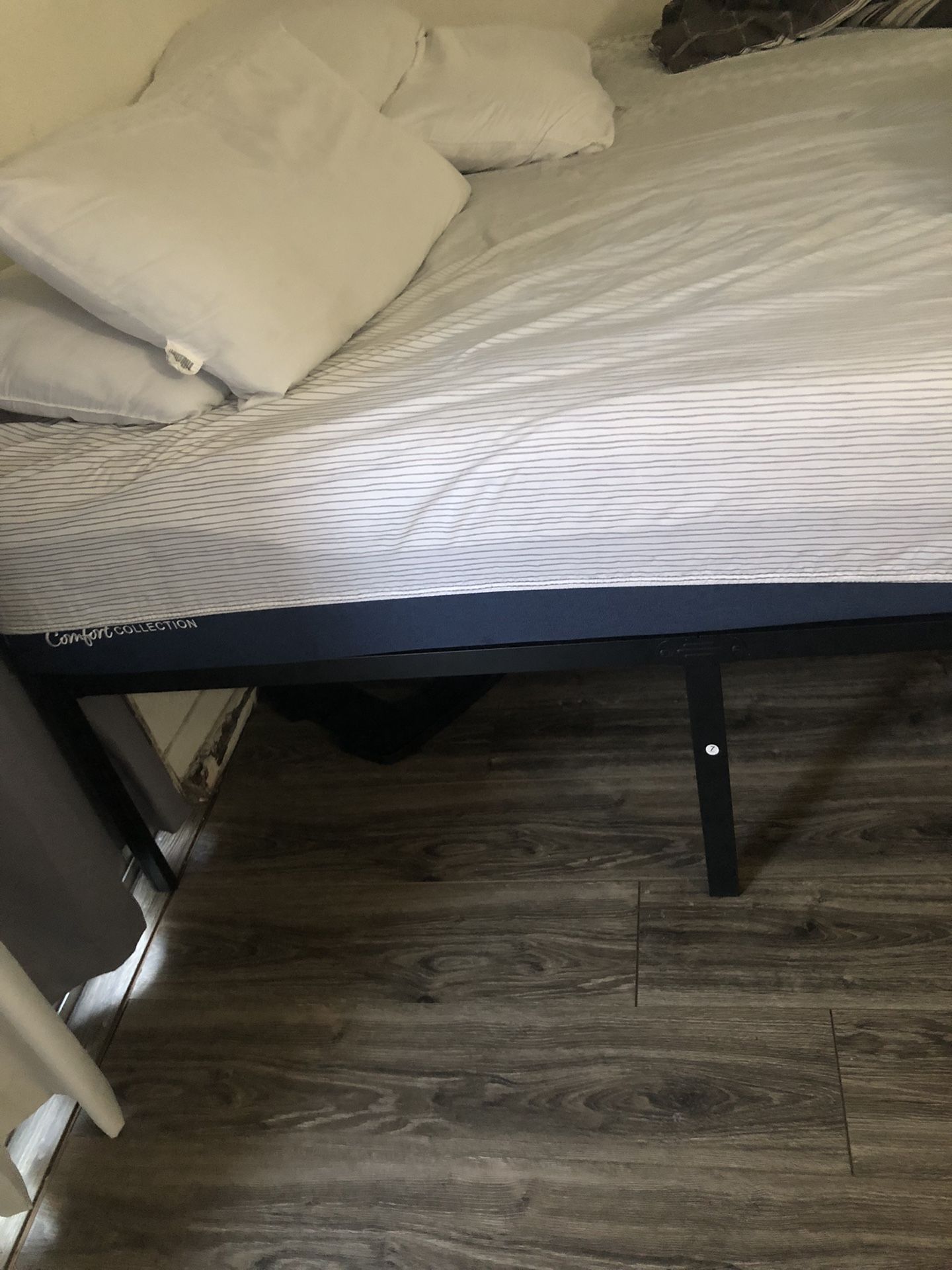 Cali King Bed