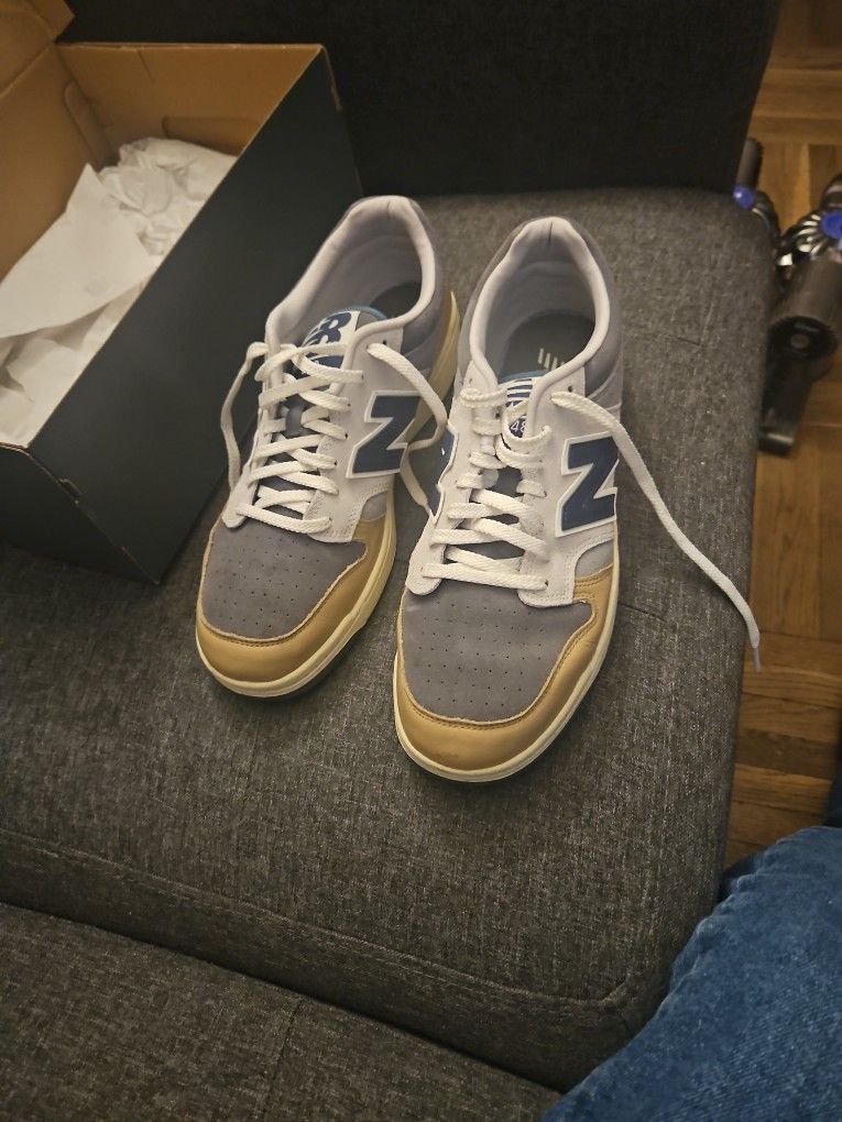 New Balance .size. 11