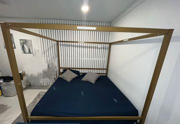 Cama King Con Colchón / King Bed With Mattress