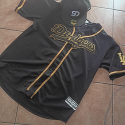 Dodgers T Shirt And Hat For $60 Shirt Is XXL The Hat Is7 3/4