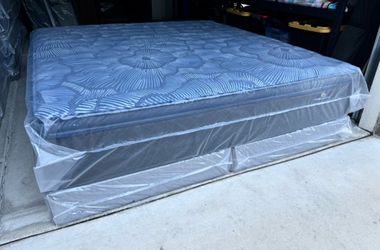 BRAND NEW king size pillow top