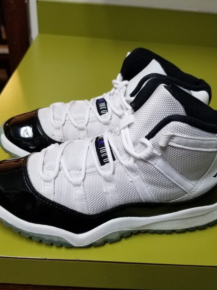 Boys air Jordans Retro 11 Concords size 3.5y for Sale in Indianapolis, IN -  OfferUp