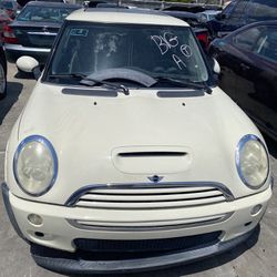 2006 Mini Cooper Super Charged FOR PARTS ONLY 