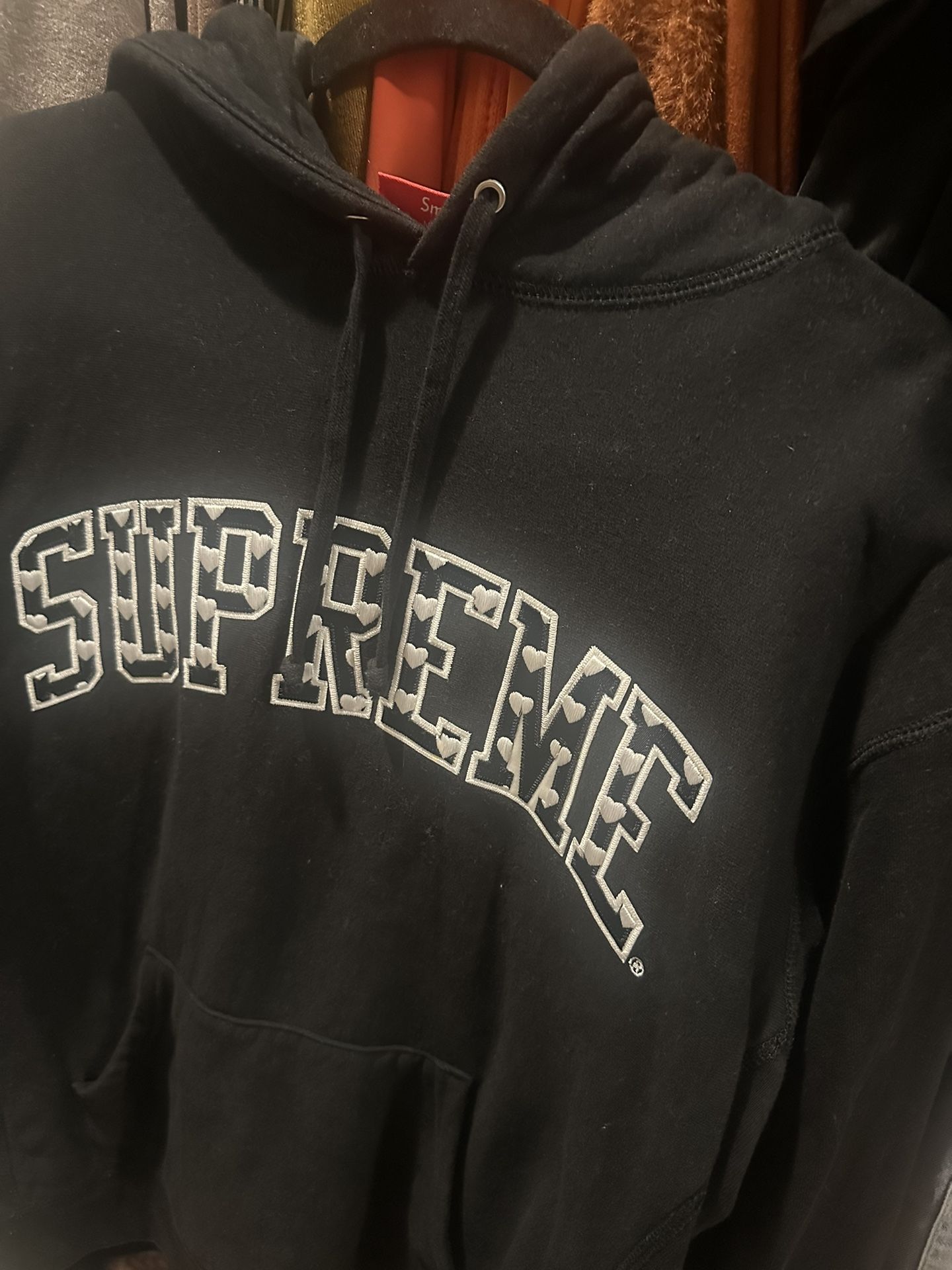 SUPREME HOODIE • SIZE S • BLACK
