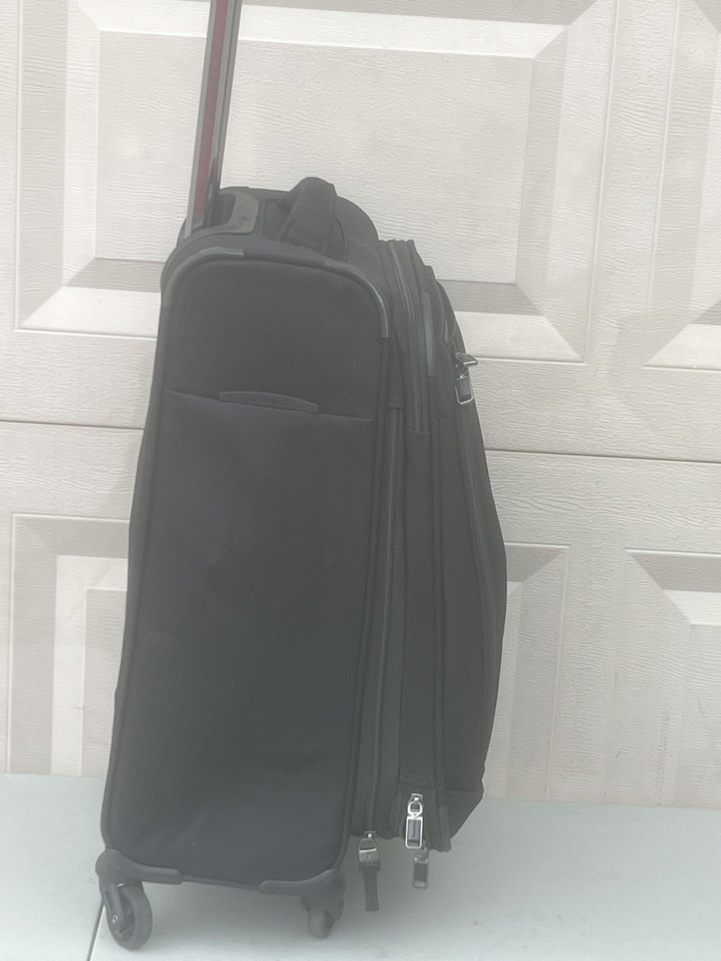 Travelpro WalkAbout Medium Check-In Expandable Spinner Great Shape. Pre owned in good with minor cosmetic blemishes. These blemishes are in the form o