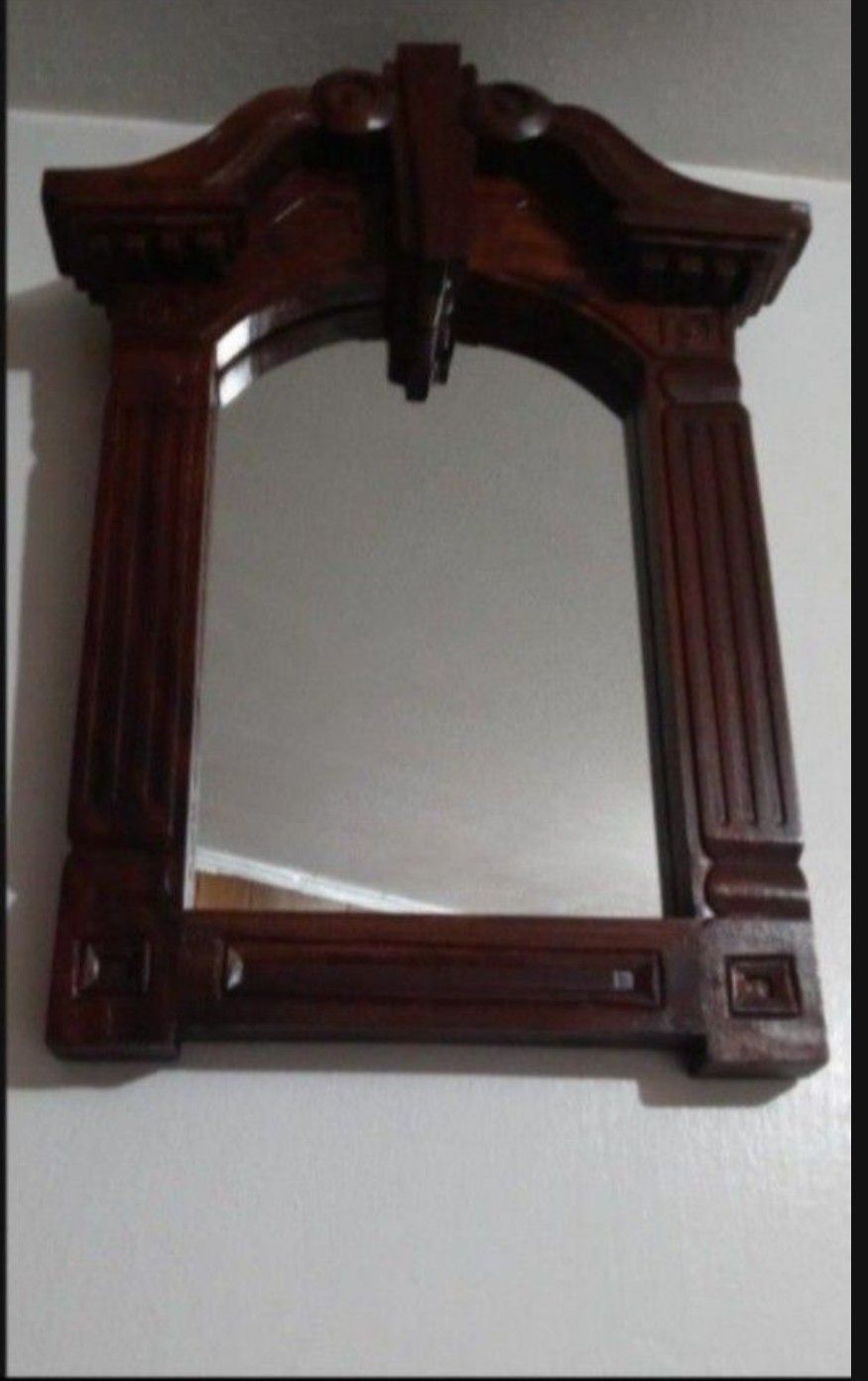 ANTIQUE - MC HAND CARVED WOOD FRAME WALL MIRROR 21"×14.5"