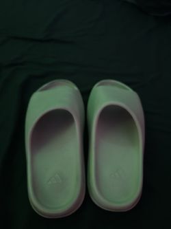 Yeezy Slides 