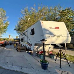 2005 Fleetwood Gearbox Toy Hauler 