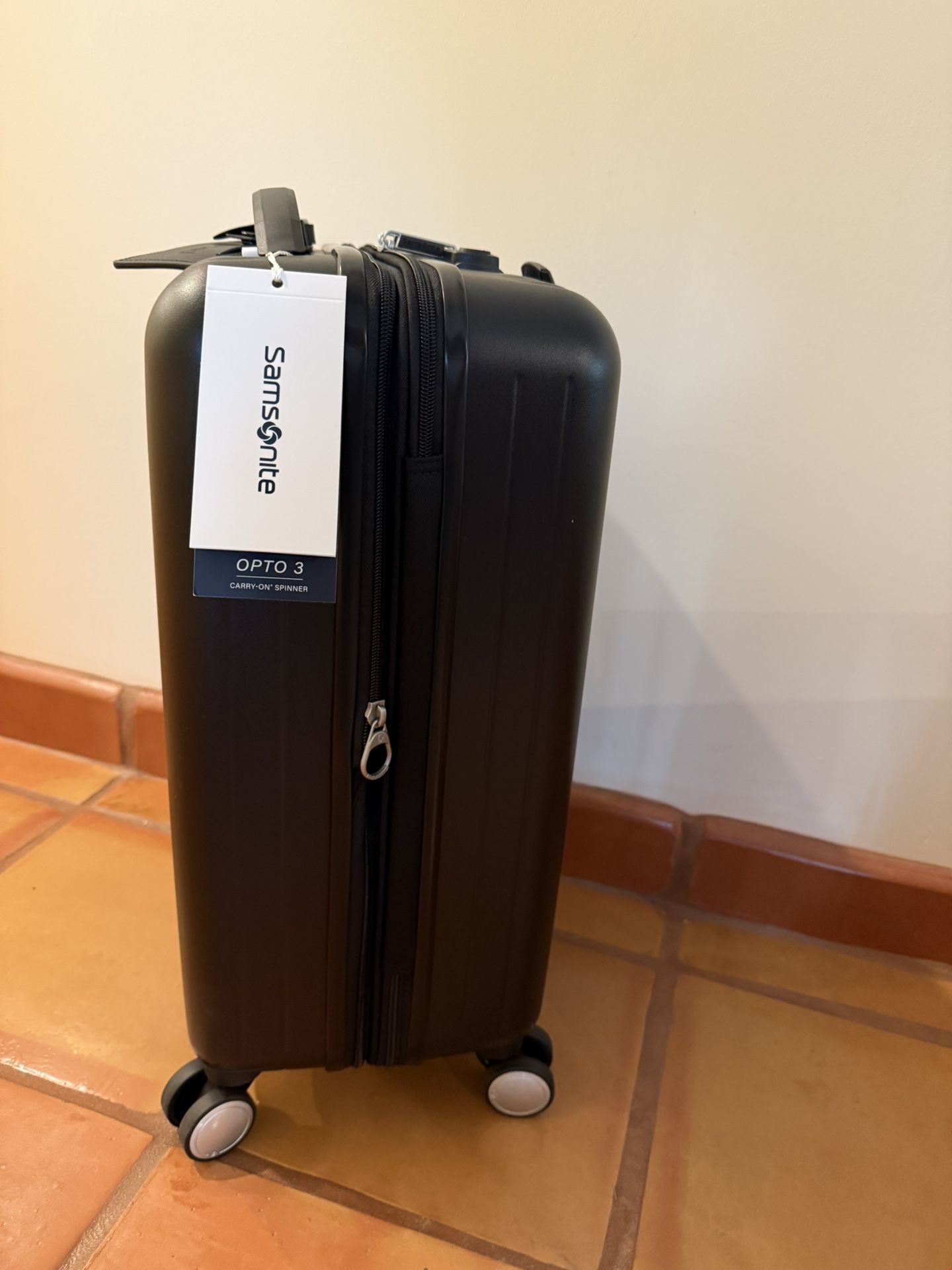Brand New Samsonite Opto 3 Carry-on Spinner Suitcase