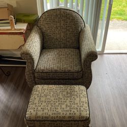 New Love Seat And Foot Rest 