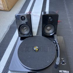 Victoria Vinyl Record Player 