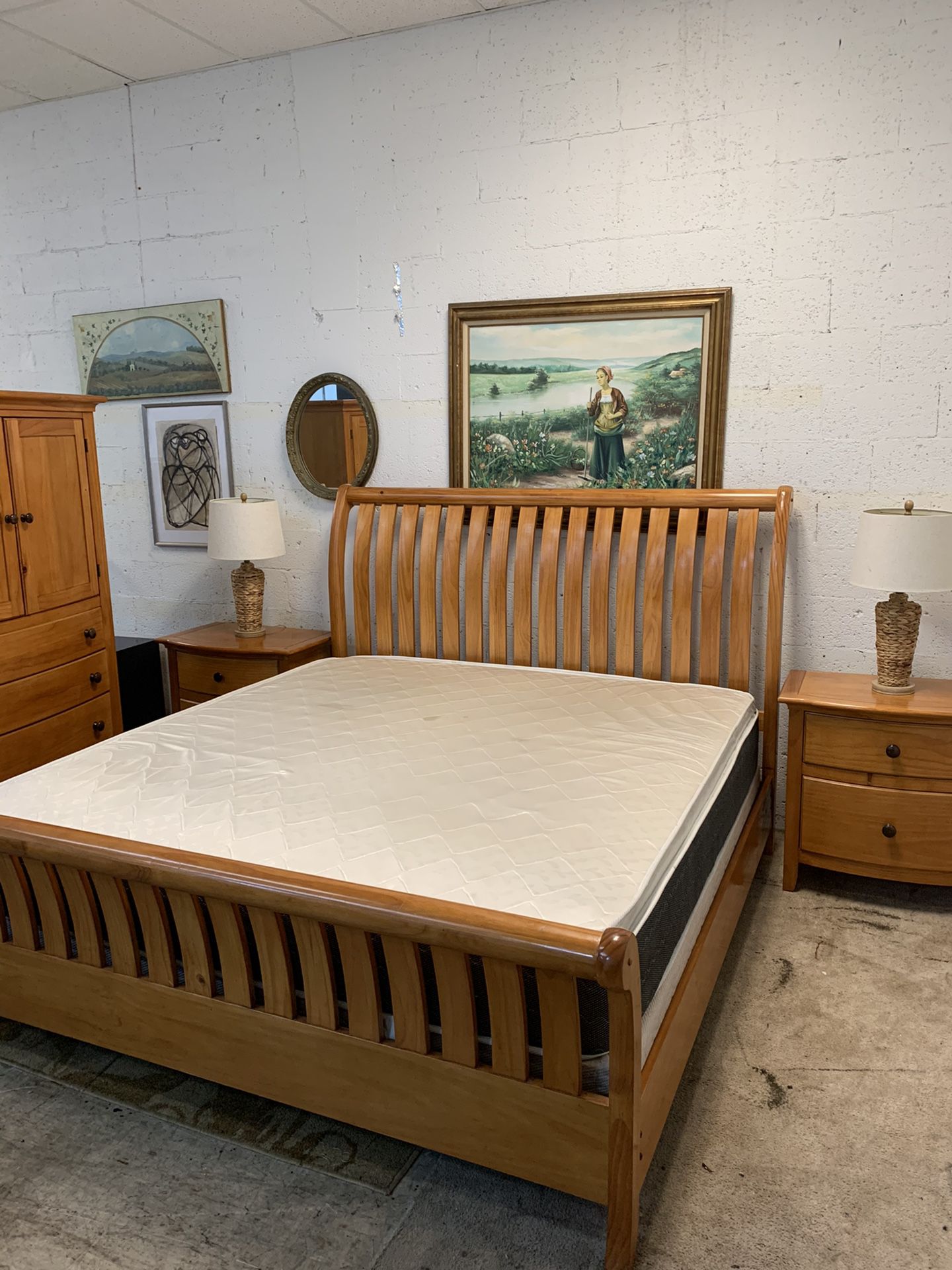 Beautiful solid wood king size bedroom set with mattress all in excellent condition like new !