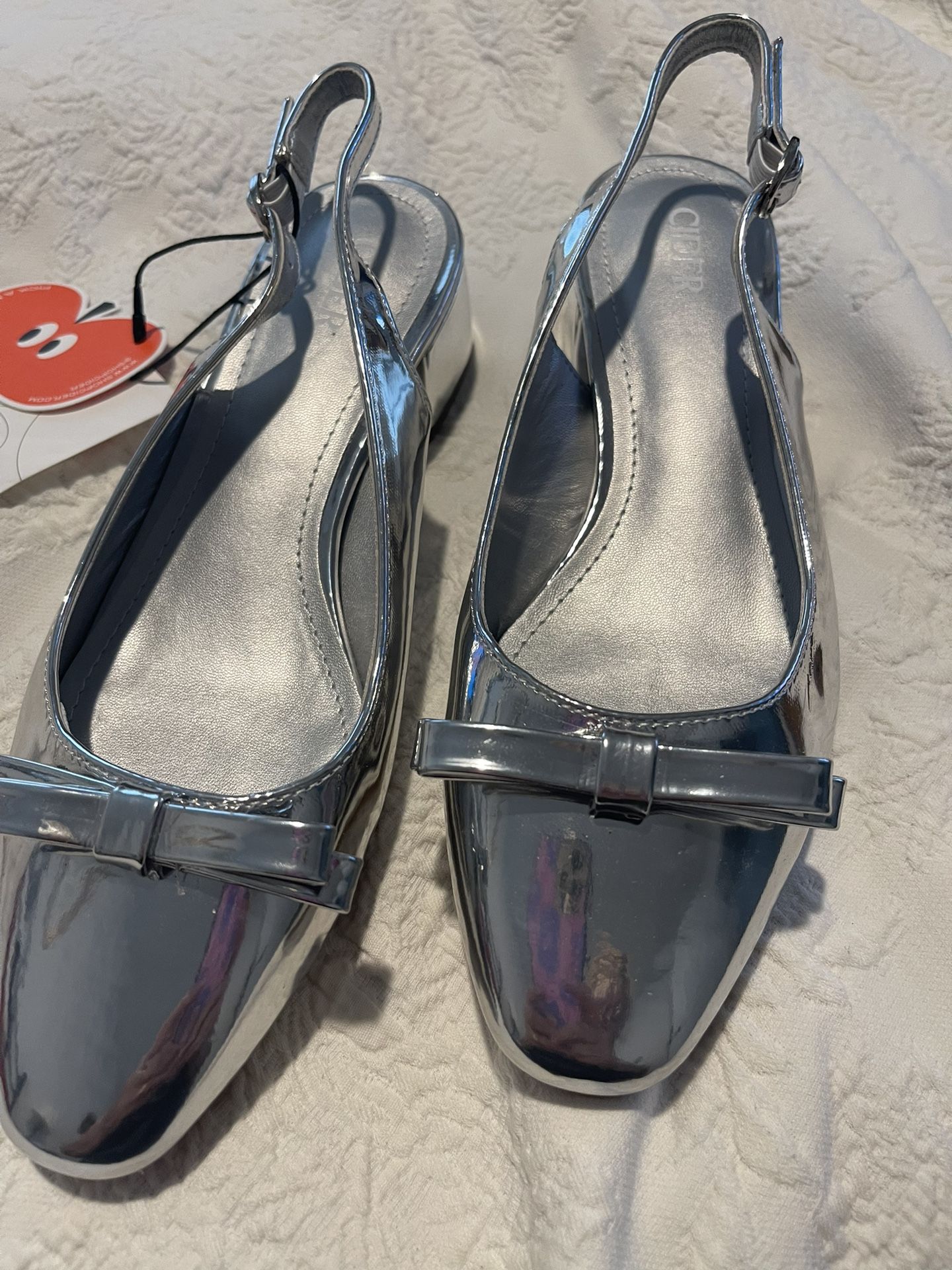 NWT Cider Size 8.5 Shiny Silver Sling Back With Block Heel