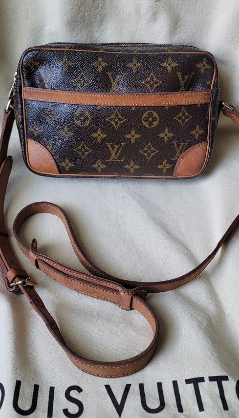 Louis Vuitton LV Monogram Trocadero with Entrupy COA
