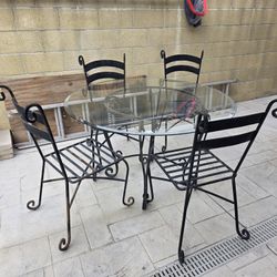 Iron Outdor 4 Chairs And Table 