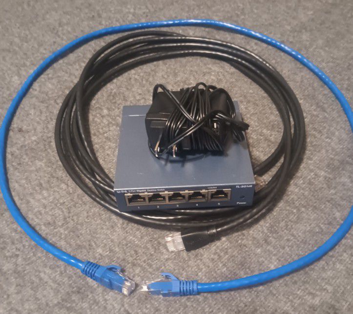 Tp Link Gigabit Network Switche with 3' and 12' LAN Cables 