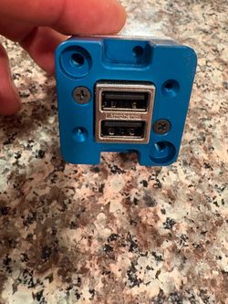 Mid continent usb charger plug for airplane