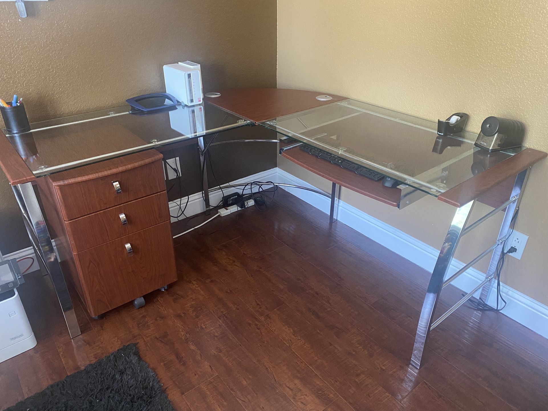 Office desk & Bookshelf