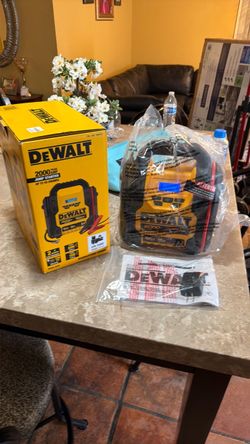 Dewalt 2000 Peak Amp Jump Starter