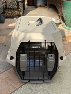 Cat / small dog / puppy kennel - like new!