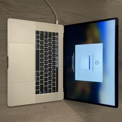 MacBook Pro 2018 15” 32GB  Silver
