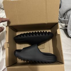 Size 6 Yeezy Slides
