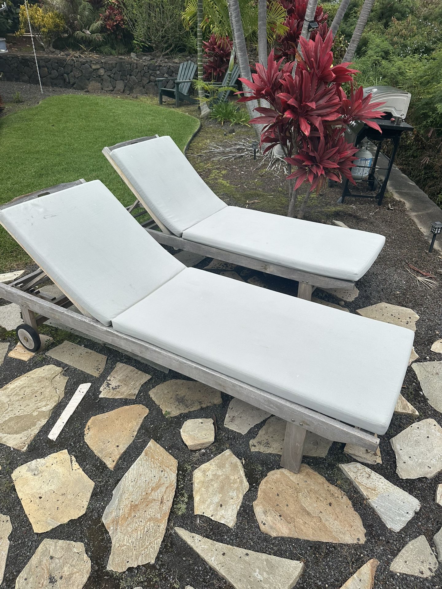 Outdoor Lounge Chairs