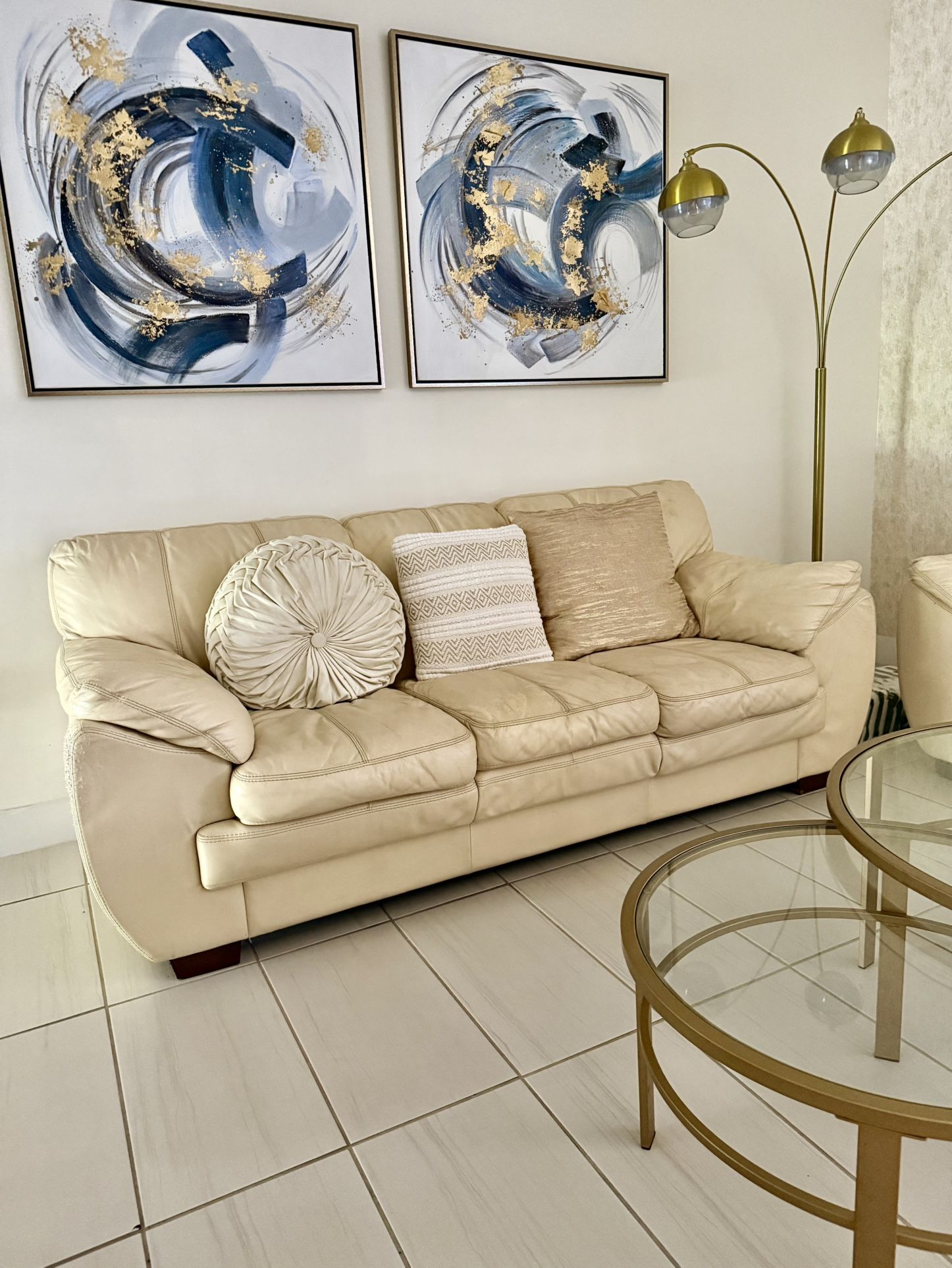 Leather Sofas & Coffee Table