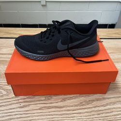 Nike Revolution 5 (5.5Y) 