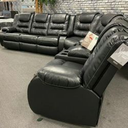Vacherie Black Reclining Sectional