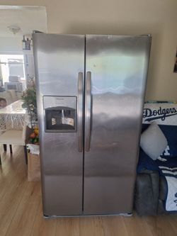 Frigidaire apartment size refrigerator