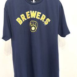 NWOT Milwaukee Brewers Men’s T-Shirt  Big Crew Fan 1