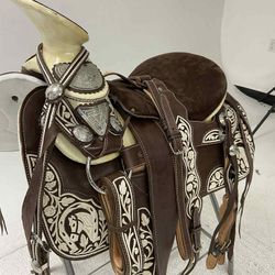 Montura Pitiada Original Con Herraje Y Medio Fuste Plateado