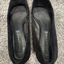 Suede Pointed Toe Heel Size 6.5