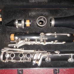 CLARINET  WITH CASE