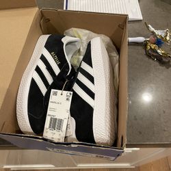 Brand New Adidas Gazelle Size 12 Kids