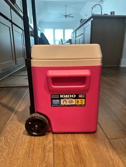 Igloo Laguna 16 Roller Cooler Pink