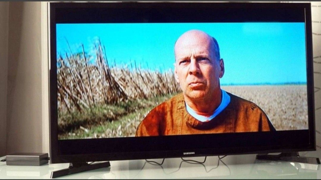 Samsung UN32J4000AFXZA, 32-inch Class HD (720P) LED TV.