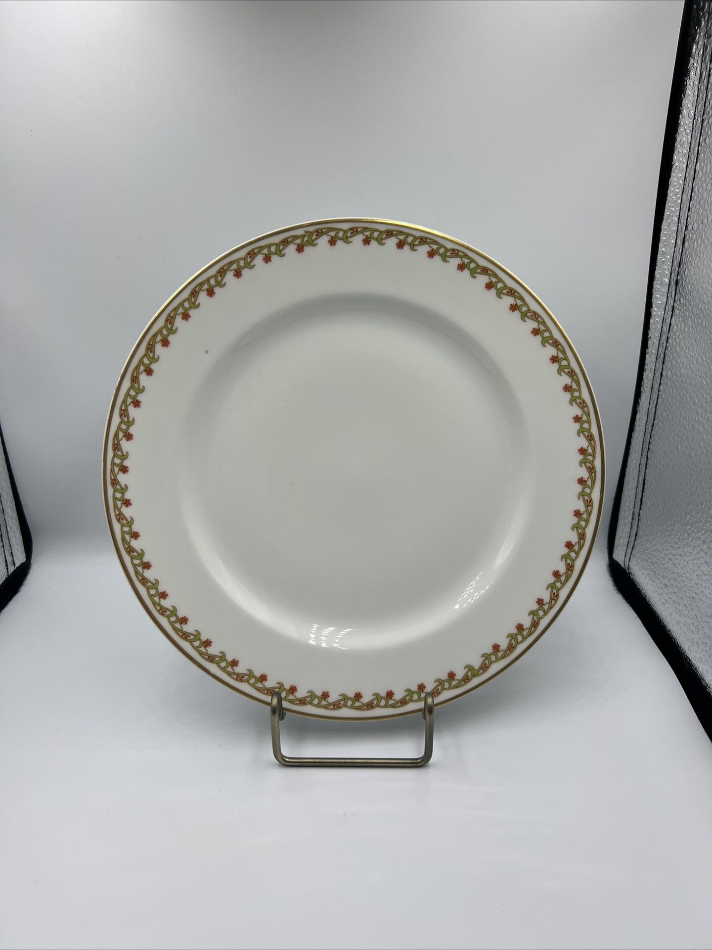 Haviland Limoges Schleiger 101A Salad plate, Delicate floral, motif, gold trim