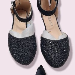 Beautiful Womens Slip Ons 6.5