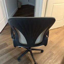 Folding Office Chair – Excellent Condition